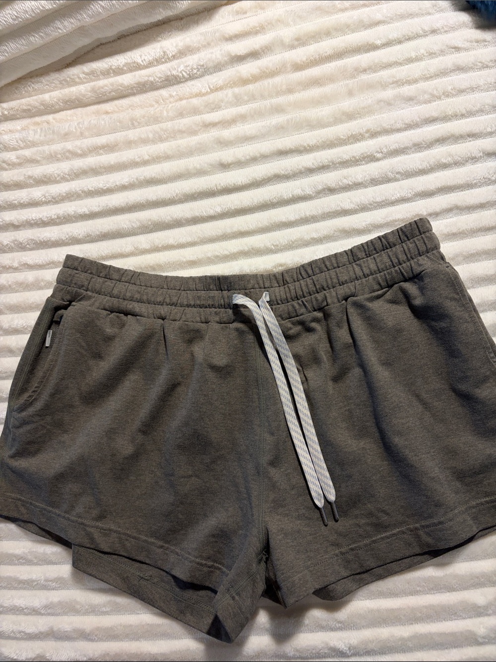 Vuori performance shorts women’s large